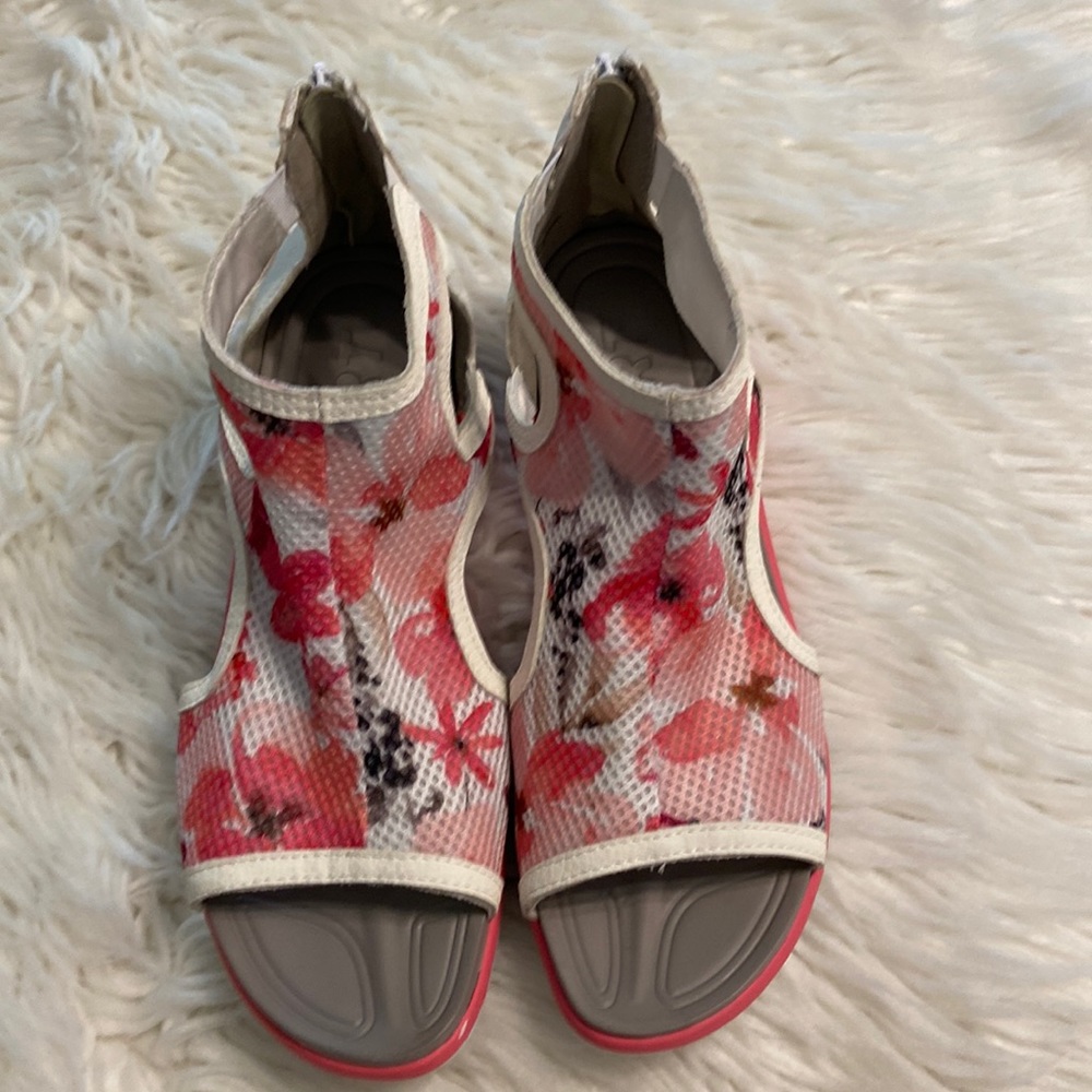 J.Sport Sandals size 9.5 excellent condition